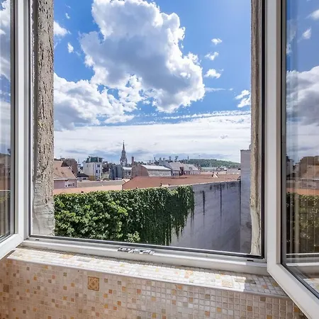 Brand New Fakes-two Balconies Above The Citycenter Budapest