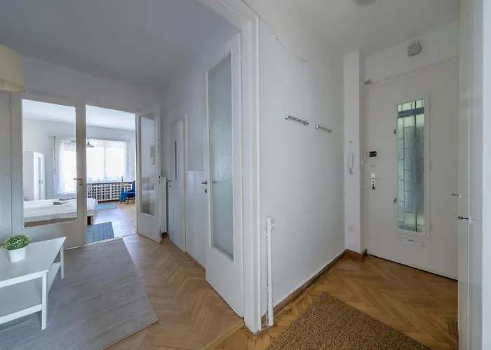Apartment Brand New Fakes-two Balconies Above The Citycenter
