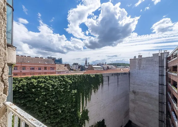 Brand New Fakes-two Balconies Above The Citycenter Apartment